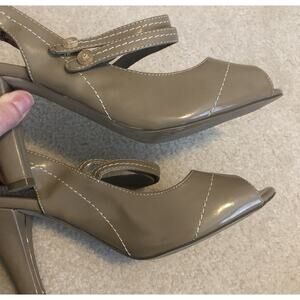 Madden Girl Nemmo Beige Faux Leather Women Heels 9.5M Open Toe Sandals